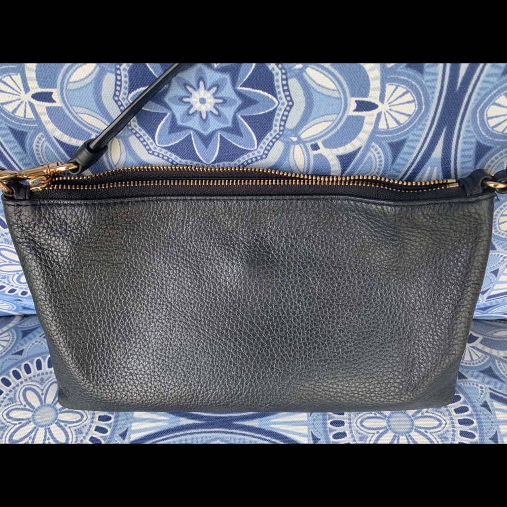 AUTHENTIC LIKE NEW COACH PEBBLE LEATHER CLUTCH - Picture 4 of 8